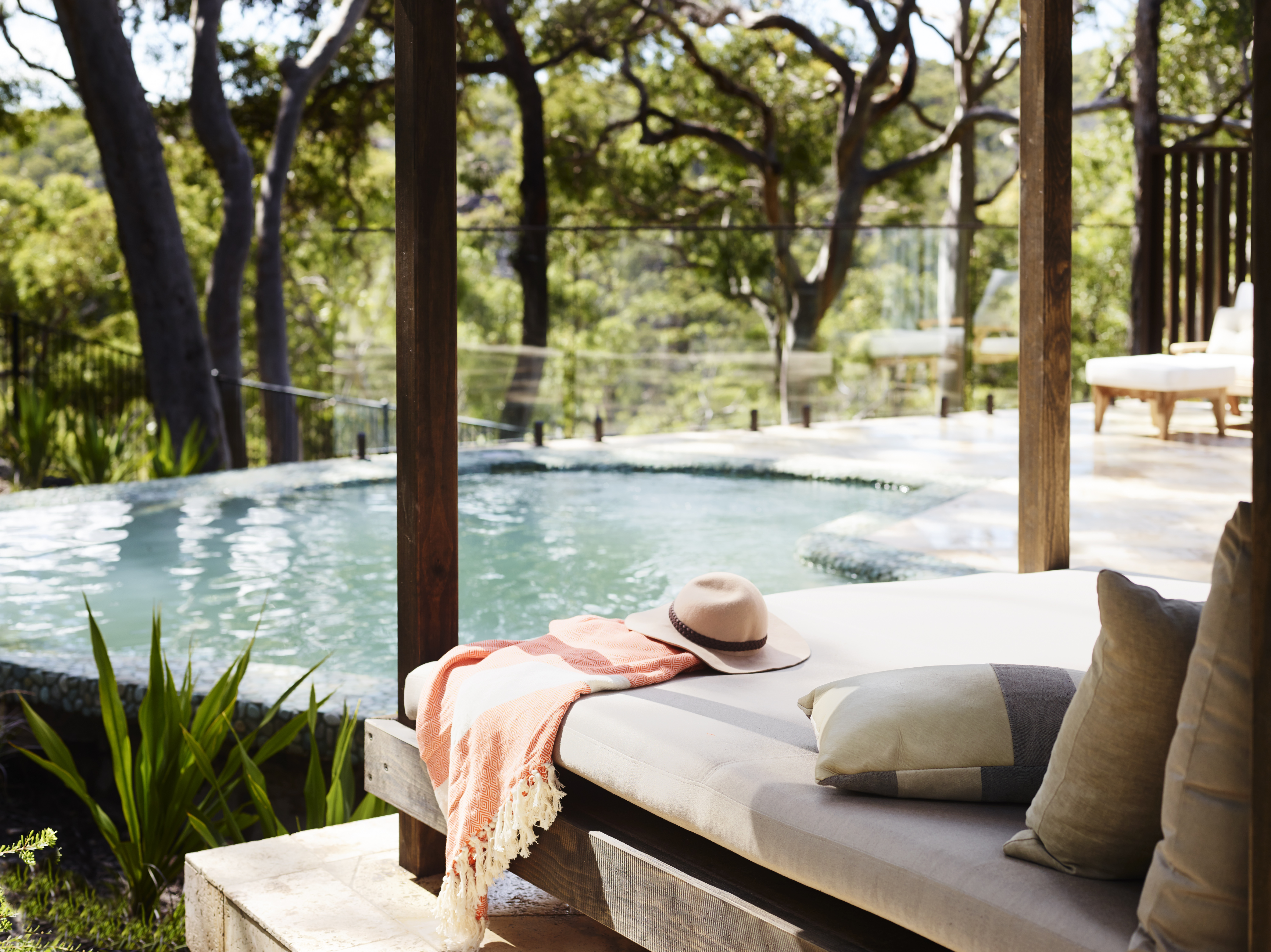 Pretty-Beach-House_Bouddi-Peninsula_Hideaway-Daybed - Click to view larger version