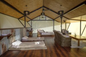 Bamurru-Plains_Top-End_Kingfisher-Suite-Bedroom-with-swags