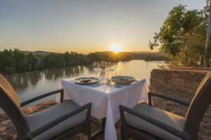 El-Questro-Homestead_The-Kimberley_Dinning-Cliffside-Sunset