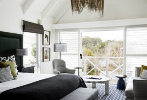 Lake-House_Daylesford_Waterfront-Pool-Studios