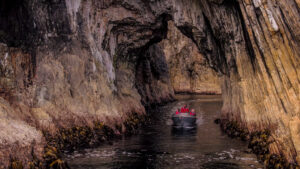 On-Board_Odalisque-III_Southwest-Tasmania_Experience_Sea-Caves