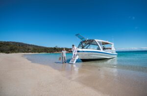 Saffire_Freycinet_Couple-Boat