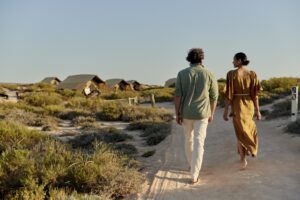 Sal-Salis_Ningaloo-Reef_Accommodation_Couple_LLoA