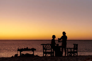 Sal-Salis_Ningaloo-Reef_Cuisine_Couple1_LLoA