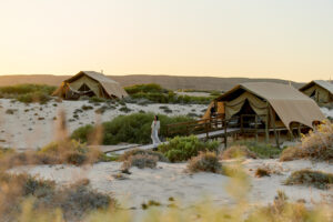 Sal-Salis_Ningaloo-Reef_Suite-Tents-Woman-Boardwalk_LLoA