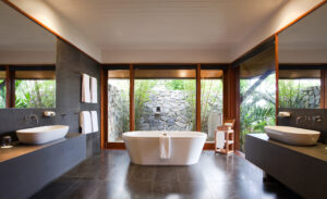 qualia_Great-Barrier-Reef_Windward-Pavilion-Bath