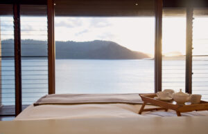 qualia_Great-Barrier-Reef_Windward-Pavilion-bed