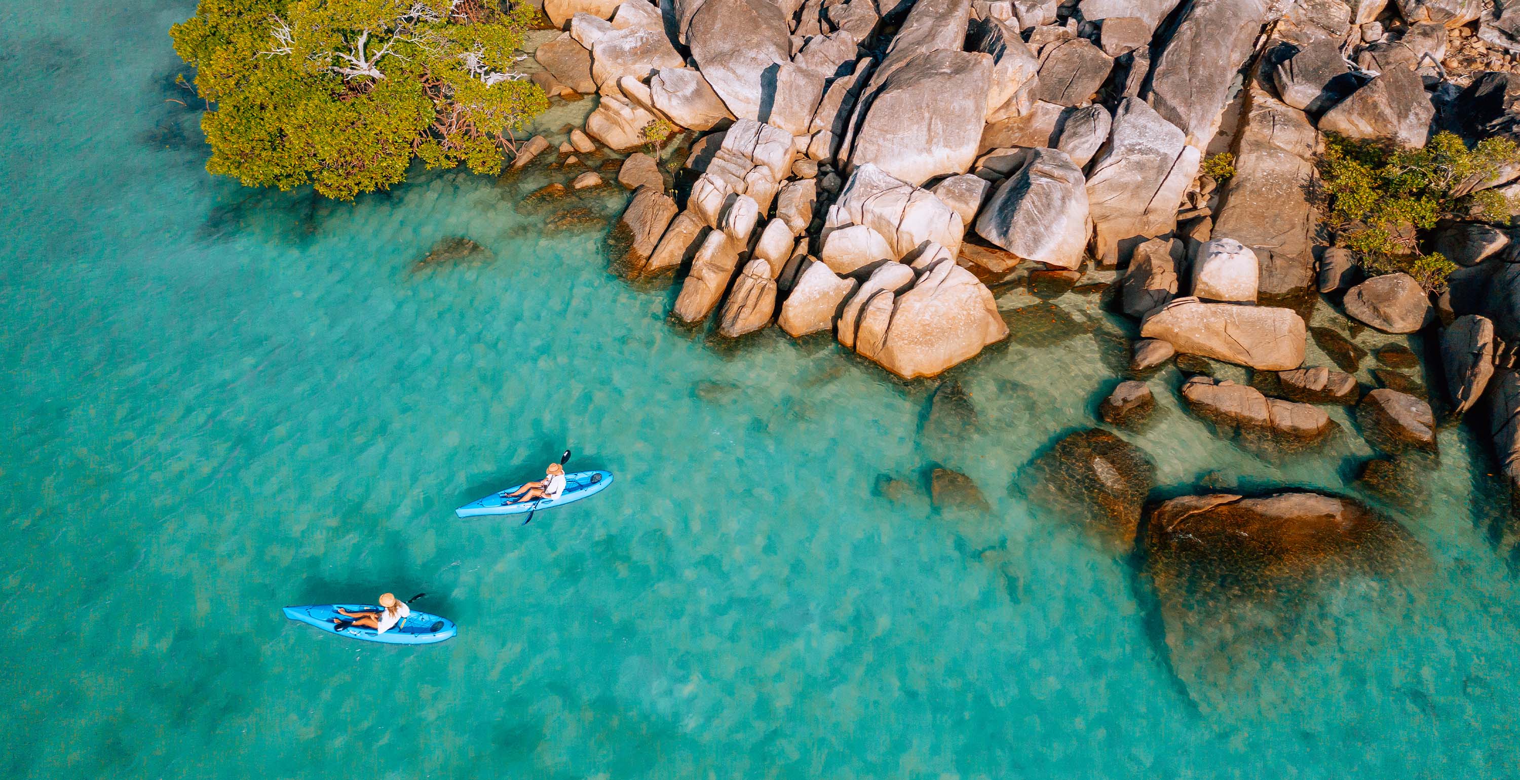 Kayaking around Orpheus & Pelorus Islands - Luxurylodgesofaustralia.com.au