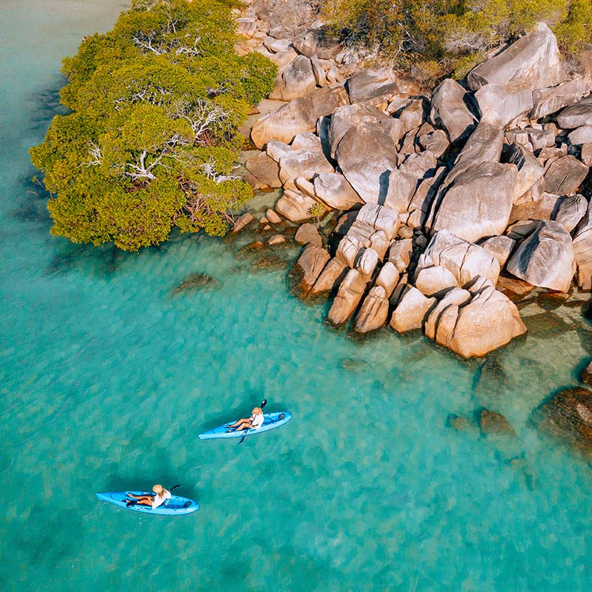 Kayaking around Orpheus & Pelorus Islands - Luxurylodgesofaustralia.com.au