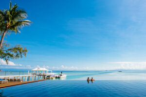 Orpheus-Island-Lodge_Great-Barrier-Reef_Lodge-Pool-Couple