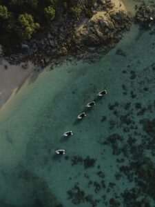Lizard-Island_Great-Barrier-Reef_Aerial-Boats-Moored-Along-Beach