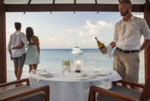 Lizard-Island_Great-Barrier-Reef_Dining-Beachside-Degustation-Service