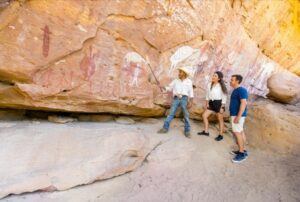 Mt-Mulligan-Lodge_Northern-Outback-Queensland_Experience-Jarramali-Rock-Art-Tour830x560